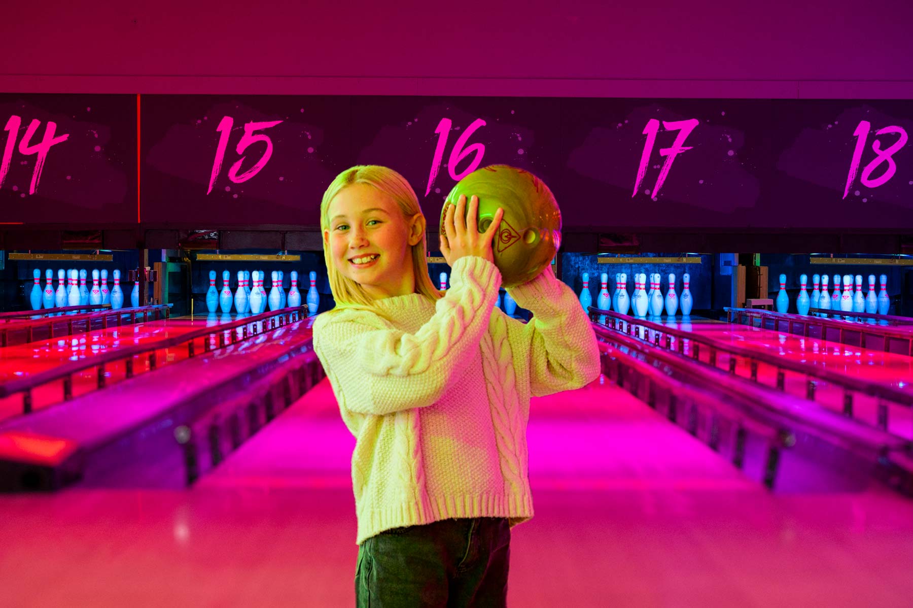 Ten pin bowling deals alley